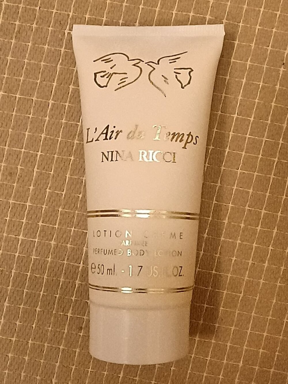 L’air du Temps Nina Ricci Perfumed Body Lotion –  1.7 fl oz (50 ml)